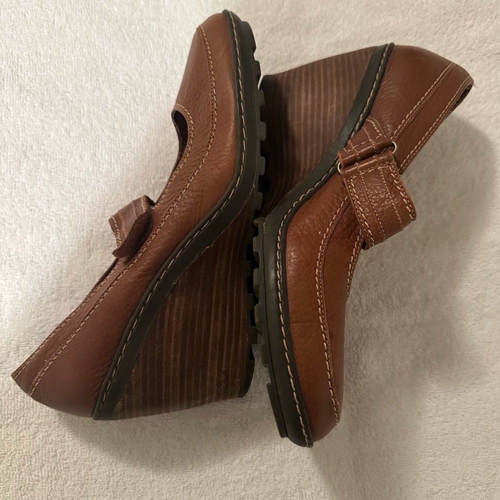 Bass womens wedge, Brown, size 10, Strap closure